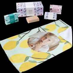 Cadeauset met gepersonaliseerde gastenhanddoekje en 3 zepen