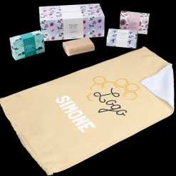 Cadeauset met gepersonaliseerde gastenhanddoekje en 3 zepen